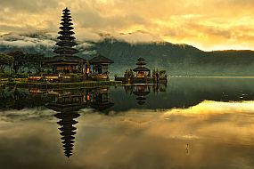 Indonezija-Bali, tempelj na jezeru Bratan