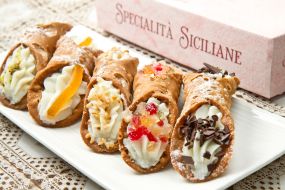 Sicilija-hrana-canoli