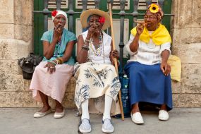 Kuba - Domačinke s cigarami