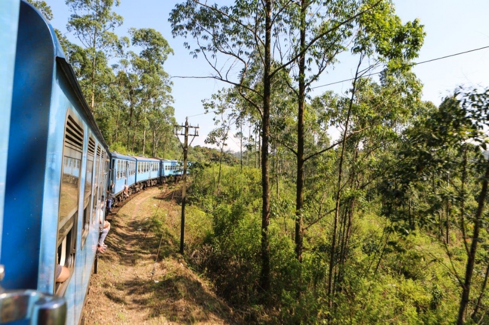 Šrilanka-z gorskim vlakom čez hribe