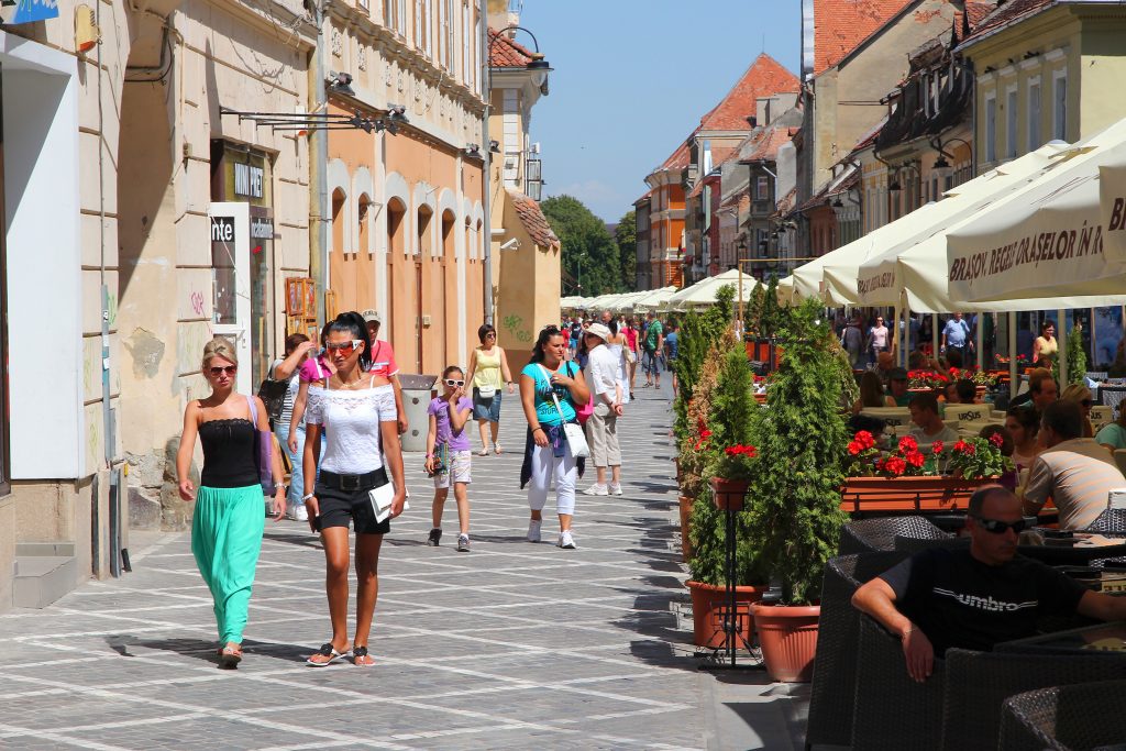 Romunija-Brasov-sprehod po glavni ulici