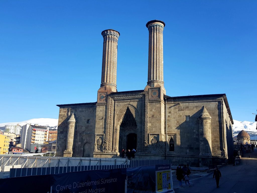 Vzhodna Turčija-Erzurum-izjemna osrednjeazijska arhitektura Vzhodna Turčija-Erzurum-izjemna osrednjeazijska arhitektura