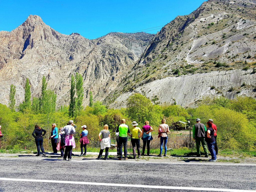 03-vzhodna Turčija-gorovje Kačkar-sunkovite konture bazaltnih kontur