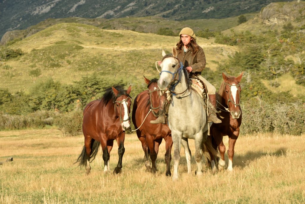 DEL SKUPINE, KI SE JE SPUSTILA DOL
