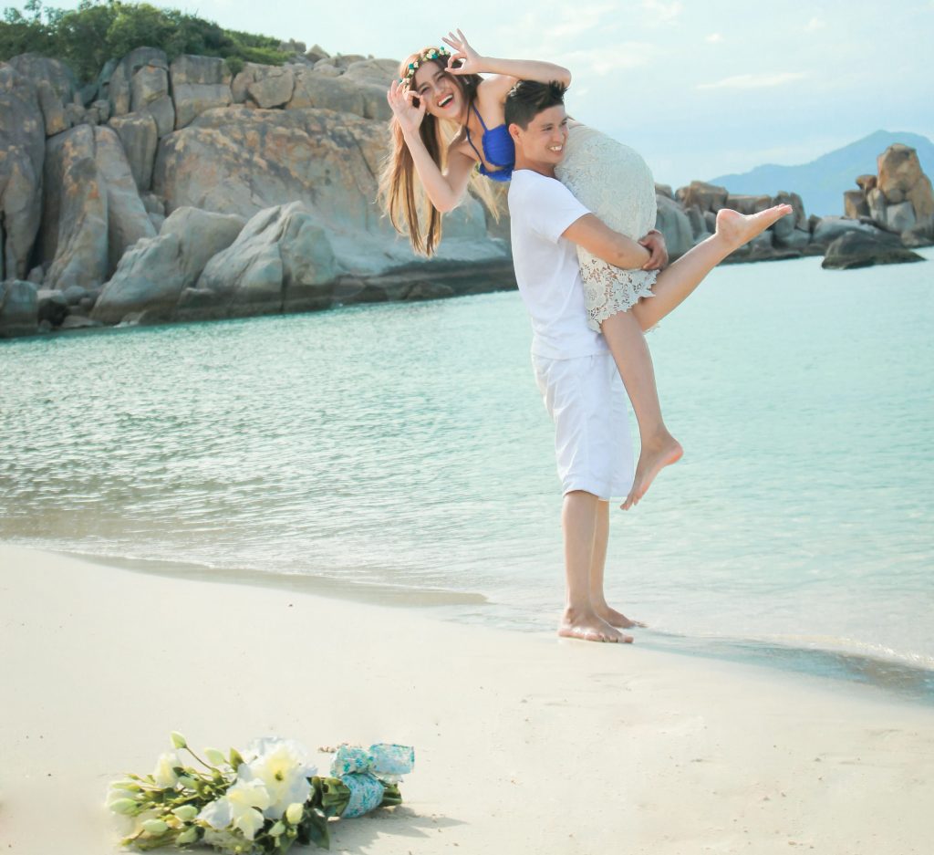 poroka na plaži e1569576513608 1024x937 - Poročno potovanje z Agencijo Oskar