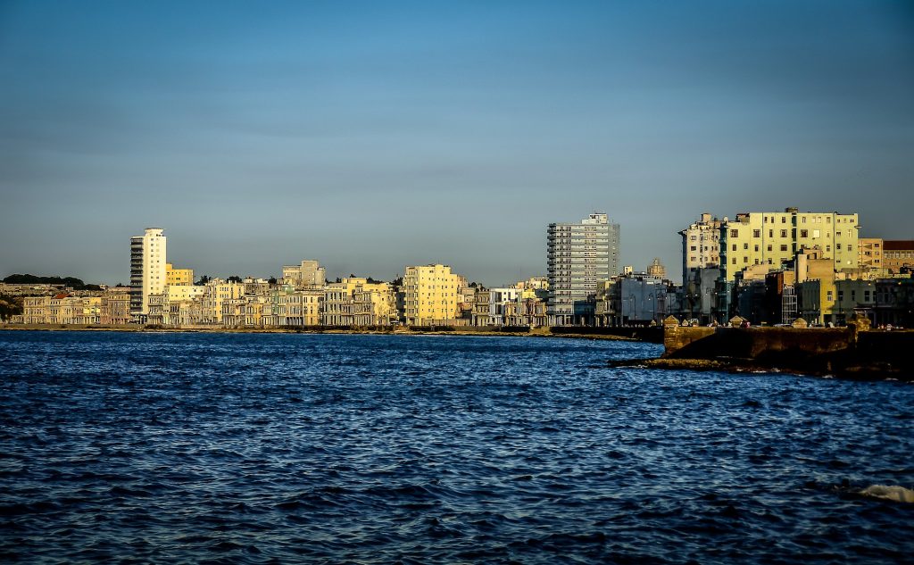 Pogled na Havano, ki leži ob karibskem morju