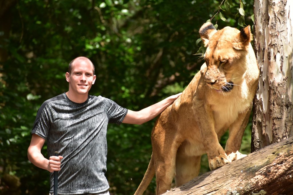 Casela - sprehod z levi