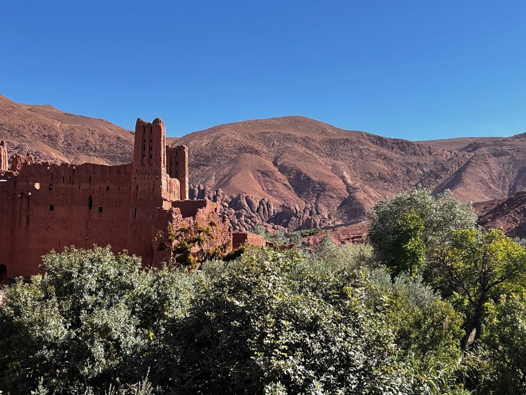 Kasbe, modro nebo in zelenje je pravi Maroko (Foto Alja Mravljak)