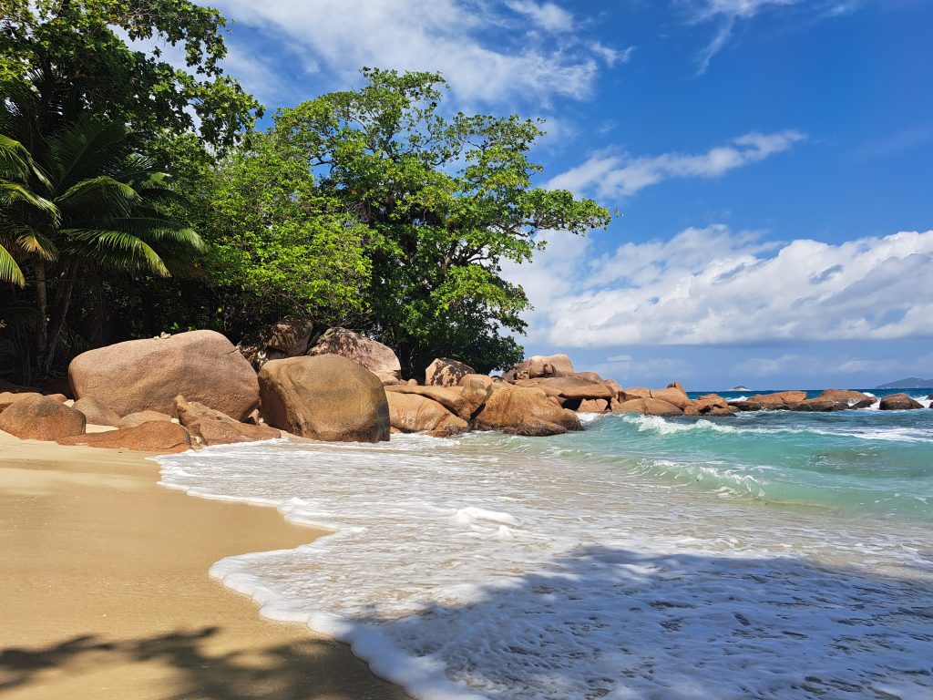 Znamenita plaža Anse Lazio na drugem največjem otoku Praslinu.