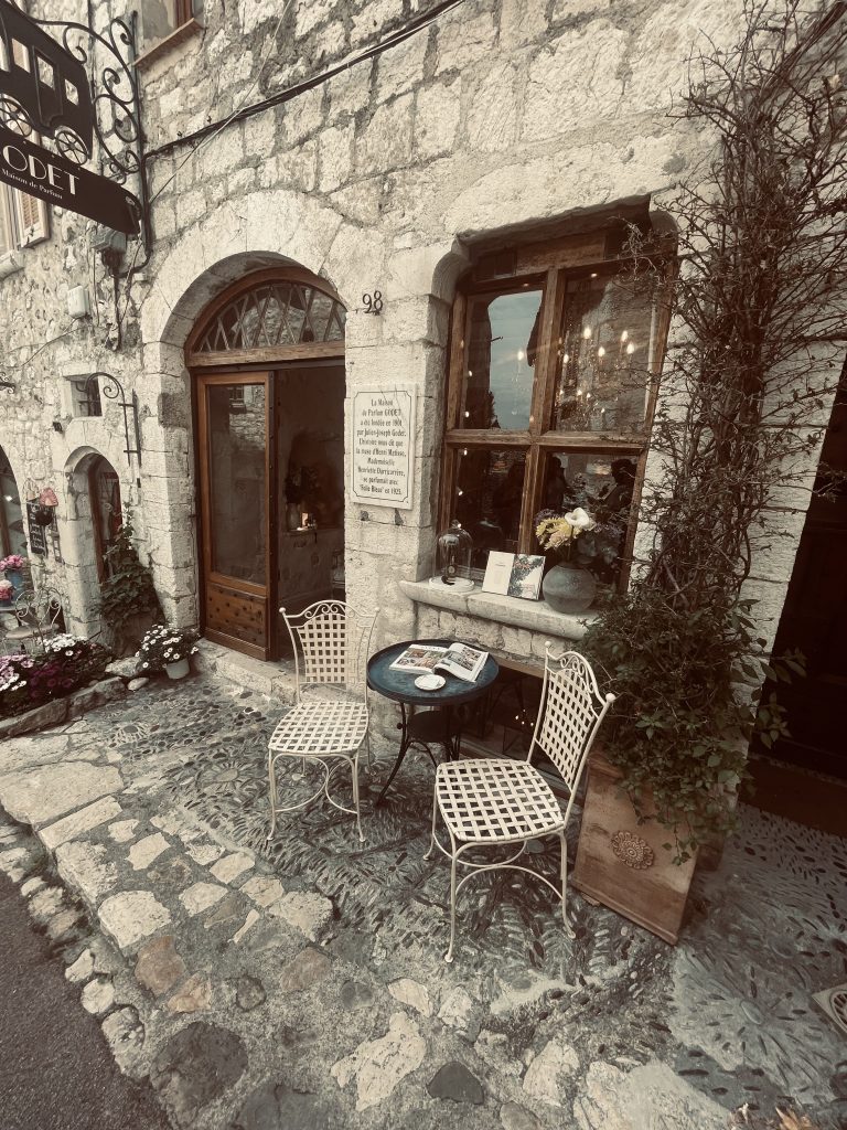 Atelje v kraju St. Paule de Vence je kotiček za oddih in kontemplacijo.