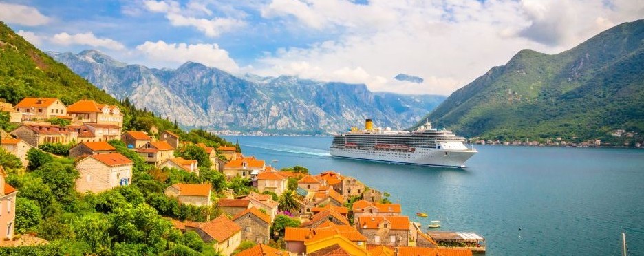 Costa pluje skozi Boko Kotorsko.