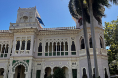 Nekoč so mu rekli tudi Batistov casino čeorav to nikdar ni bil, Cienfuegos, Kuba (Foto Alja Mravljak)