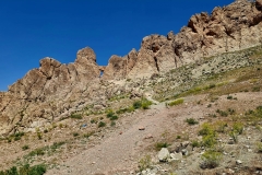 Igrivost vzhodnoturške narave, pot skozi šivankino uho. Dogubeyazit.