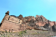 Urartska trdnjava. Tri tisoč let prisotna nad svileno cesto tja nekam proti vzhodu. Vzhodna Turčija.