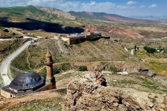 Brezčasno veličastje in prelivajoča barvitost vzhodne Turčije. Isak paša, Dogubeyazit