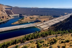 Vzhodna Turčija. Ataturkov jez. Evfrat - večna reka na razpotju civilizacij, kjer se vedno ustavi čas.