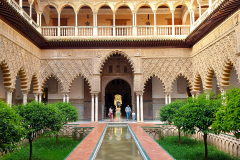 Andaluzija - znamenito notranje dvorišče Alcazarja