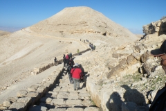 14 - Vzpon na »goro« z utrdbo Mkaver