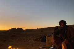 Južna Alžirija-Tadrart-Brez večernega ognja in tuareškega čaja ne gre