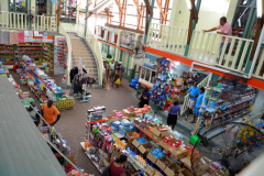 Otok Mahe - mesto Victoria se ponaša s simpatičnimi malimi tržnicami