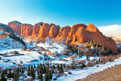 Kirgizistan - Issyk Kul - slavna formacija Seven Bulls oz. Jety-Oguz - gore Terskey Alatau