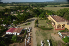 Pogled na ostanke plantaže sladkornega trsa iz vrha stražnega stolpa
