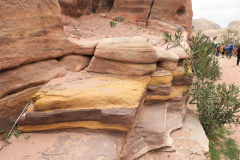 Petra - raznobarvne kamnine