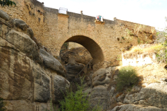 Ronda - pogled na Stari most z Rimskega mostu