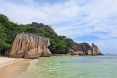 Anse Source dArgent je najbolj znana plaža na otoku La Digue.