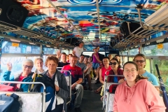 12. Vmes smo udobje našega avtobusa zamenjali za avanturističnost lokalnega.