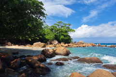 Odmaknjene mini plaže so odlične za malo odmika in tišine.