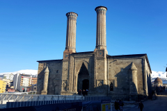 Vzhodna Turčija-Erzurum-izjemna osrednjeazijska arhitektura