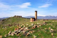 Vzhodna Turčija-Ani-armenska prestolnica v osrednjeazijski ravnici spi svoj večni sen