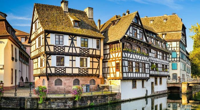 Prikupne starinske lesene hiše v Strasbourgu. 