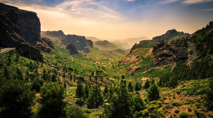 Razgiban gorski svet Kanarskih otokov s čudovitimi razgledi in naravo