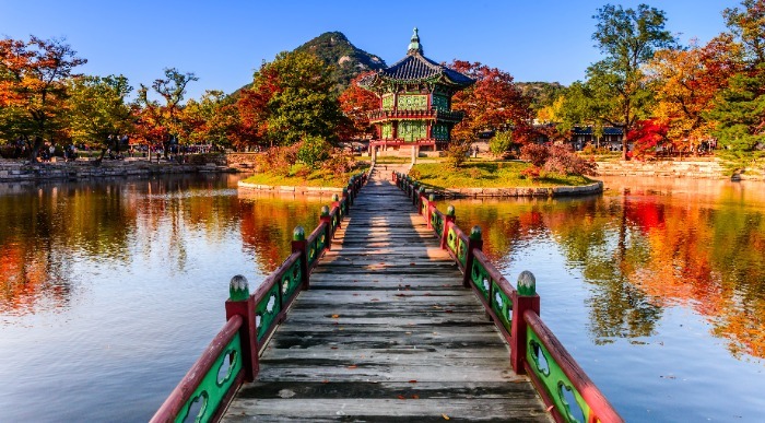 Koreja-Gyeongbokgung Palace in seoul,Korea.-shutterstock_341549075