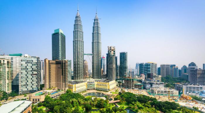Ena najvišjih zgradb na svetu Petronas Twin Tower v Kuala Lumpurju. 