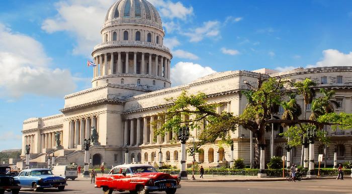Grandiozen kubanski Capitol z veličastno kupolo