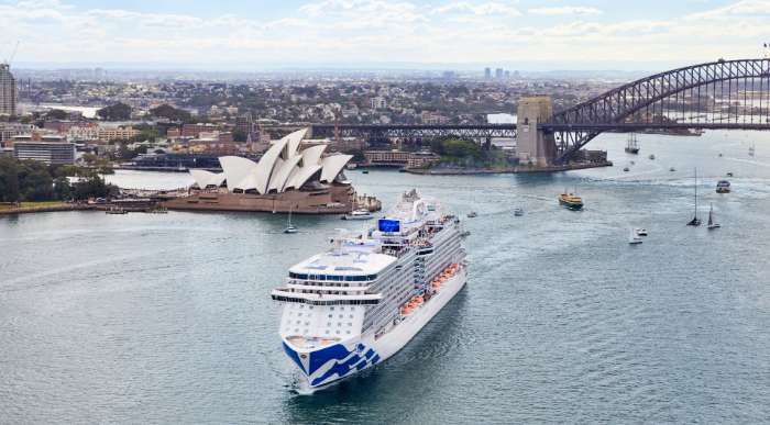 Ladja Grand Princess pripluje v Sydney