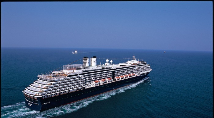 ladja ms oosterdam pluje po morju