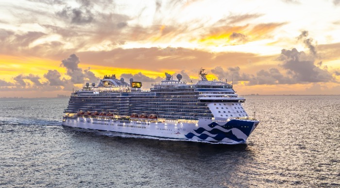 ladja Sky Princess pluje