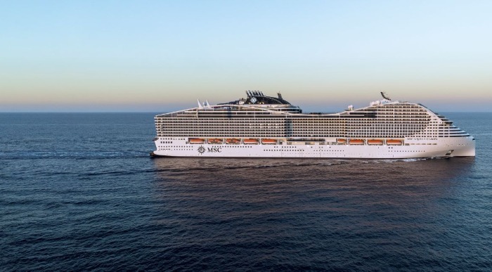 msc world europa pluje po morju