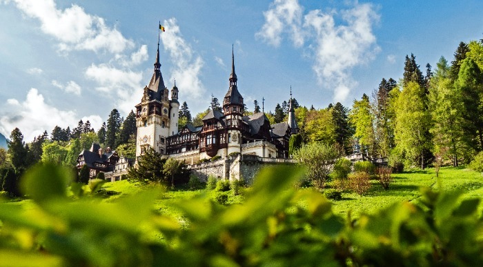 Neo renesančni dvorec Peles v Karpatih v Romuniji.         