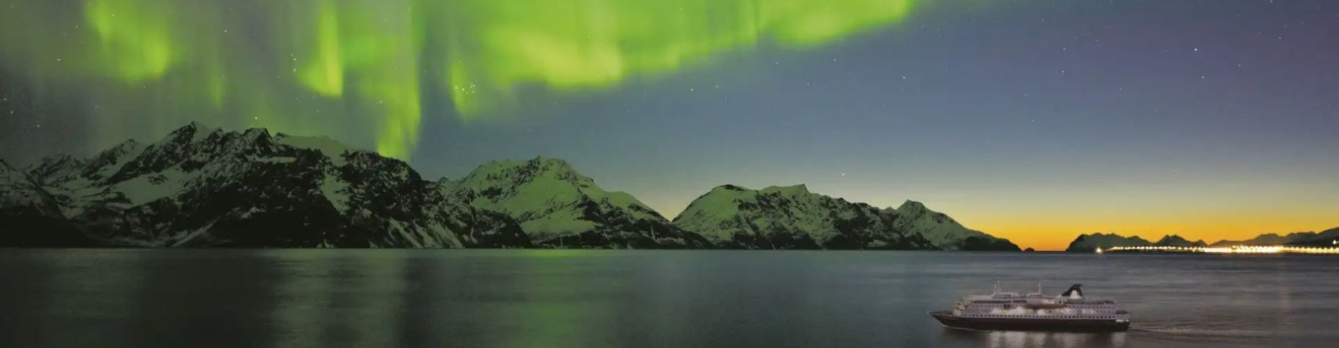 Križarjenje  skozi zasnežene norveške fjorde in severni sij
