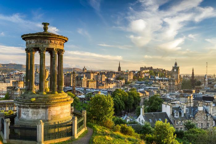Razgledna točka Calton Hill od koder se odpira pogled na Edinburgh.    