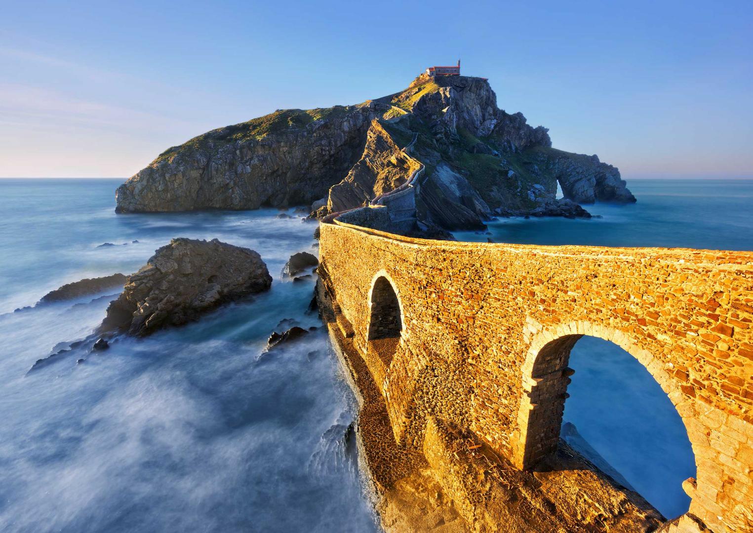 Ikonična znamenitost Baskije, znana po slikoviti poti do cerkve, San Juan de Gaztelugatxe.