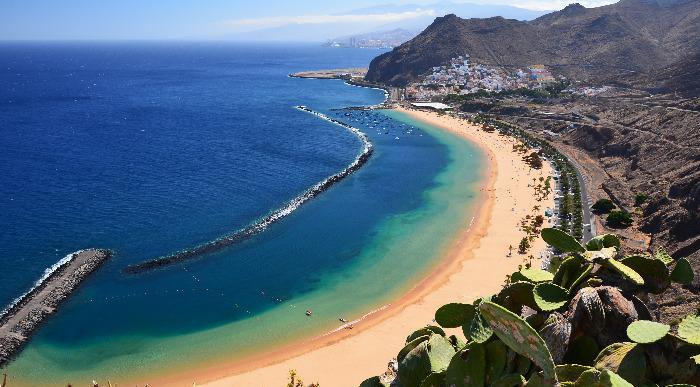 Spanija-Tenerife-plaza Playa de las Teresitas