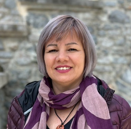 SUZANA HOLOBAR