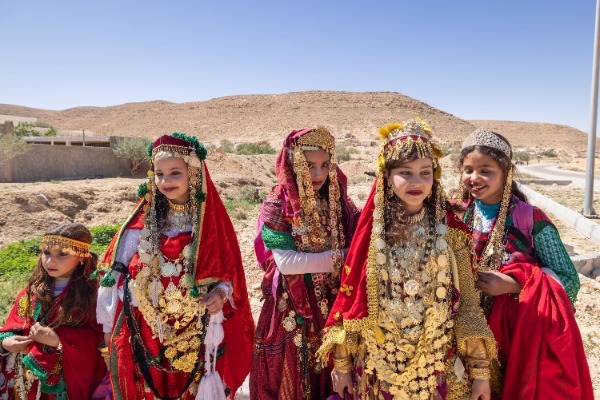 Tunizija - Dekleta v tradicionalih oblekah Tunizija - Dekleta v tradicionalih oblekah