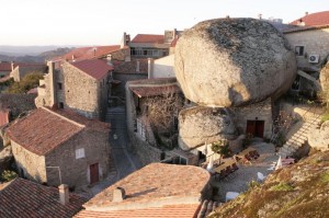 16 granitna velicasnost 13 300x199 - Portugalski kalejdoskop